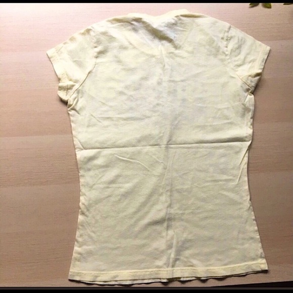 🆕🔥LUCKY BRAND SUPER CUTE LIGHT YELLOW&DESIGN LOGO ON FRONT SHORT SLEEVE NWOT! - Picture 3 of 4